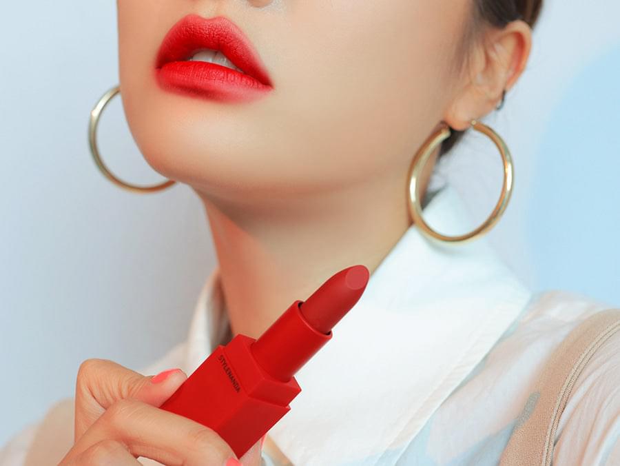 3CE Matte Red Recipe Lip Colour No 214 Squeezing