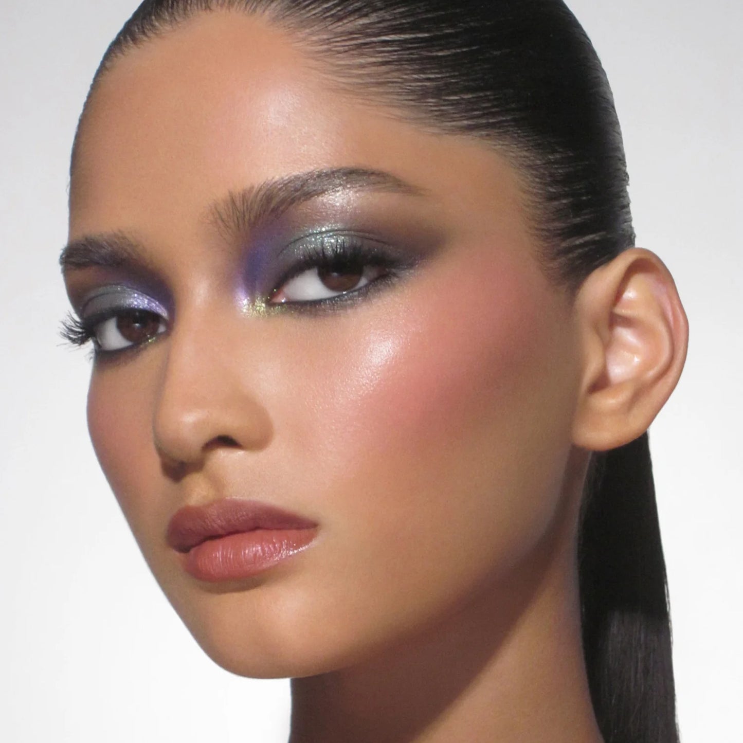 Pat McGrath Gilded Nirvana: Mega Eye Shadow Palette Twelve shades of gilded bliss.