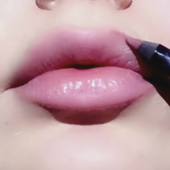 Load and play video in Gallery viewer, Pat McGrath LiquiLUST™: Legendary Wear Matte Lipstick Metallic Crimson Sunset (Dirty Vermillion)
