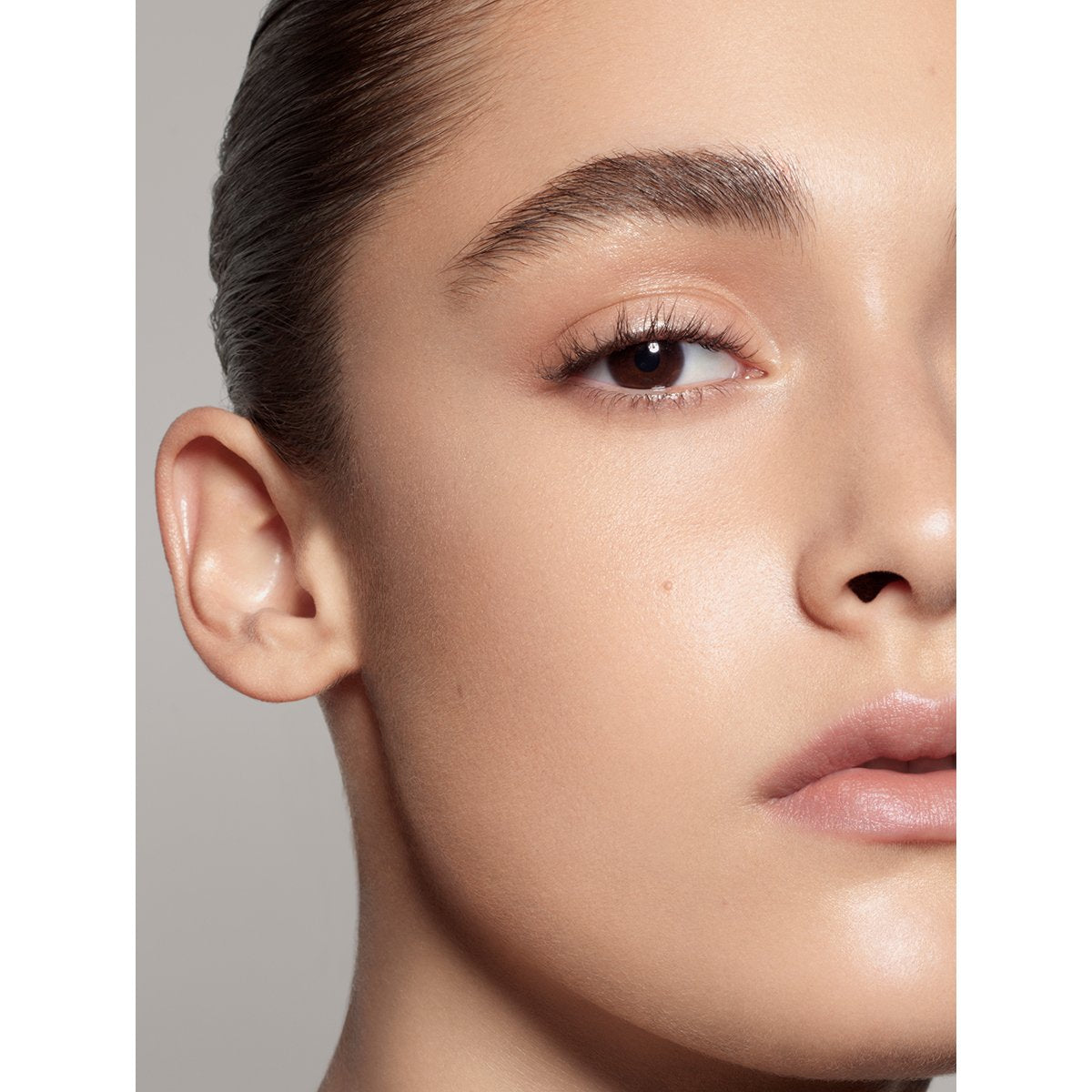 Pat McGrath Labs Skin Fetish: Sublime Perfection Concealer LM11 (Light Medium w/ yellow peach undertones), 5ml